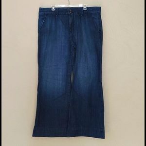 High-Waisted. Wide leg Flare Jeans.